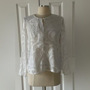 Finn & Grace White Textured Ruffle Front Blouse Size Small
